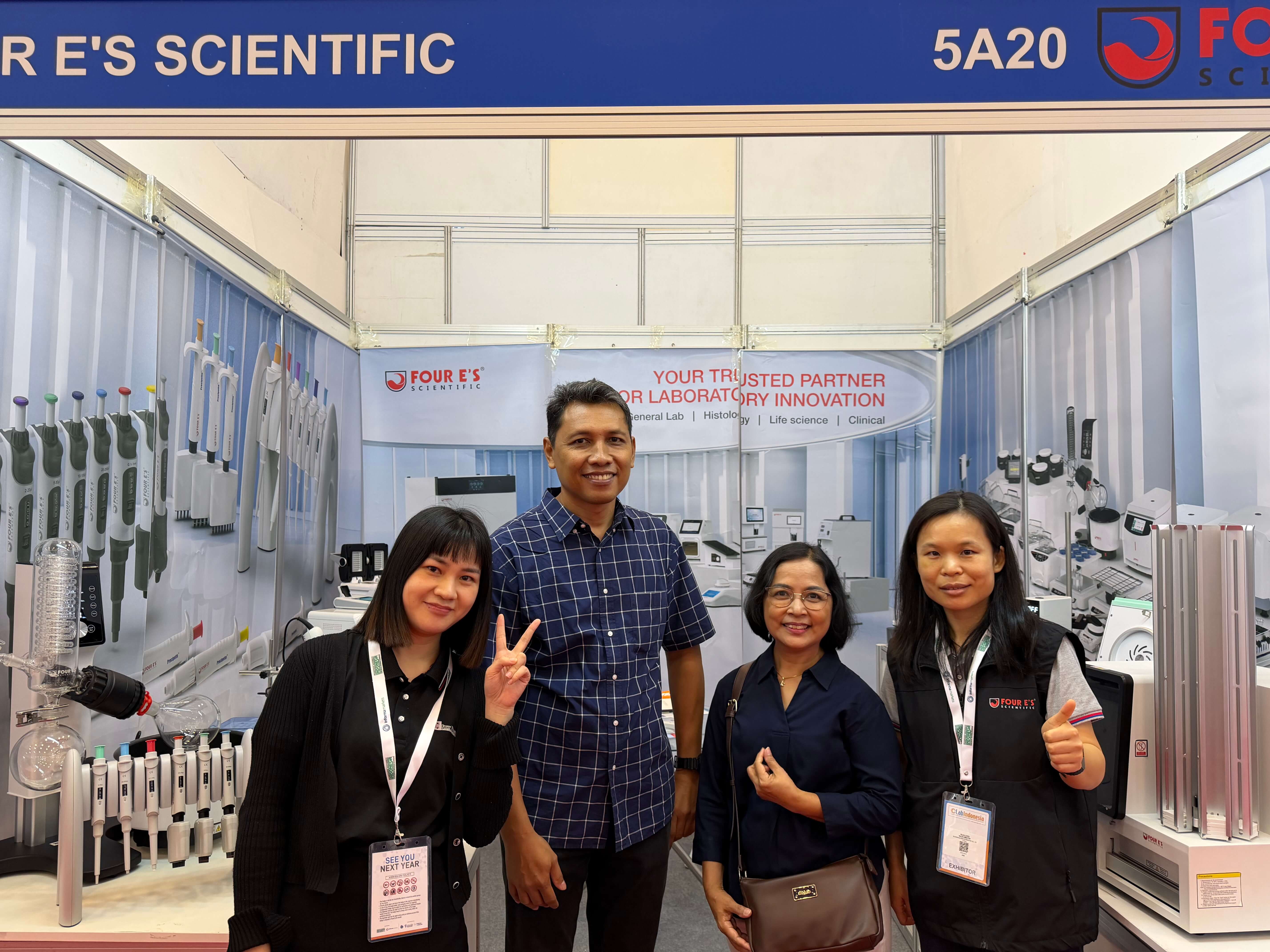 FOUR E’s Scientific team meeting visitors at the Lab Indonesia 2026 booth